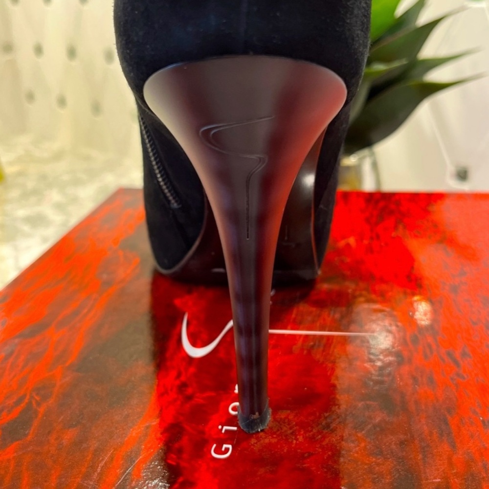 NIB Vintage Italian Swarovski Crystal Suede Ankle Boots  Heels Sz 39 - Picture 5 of 11